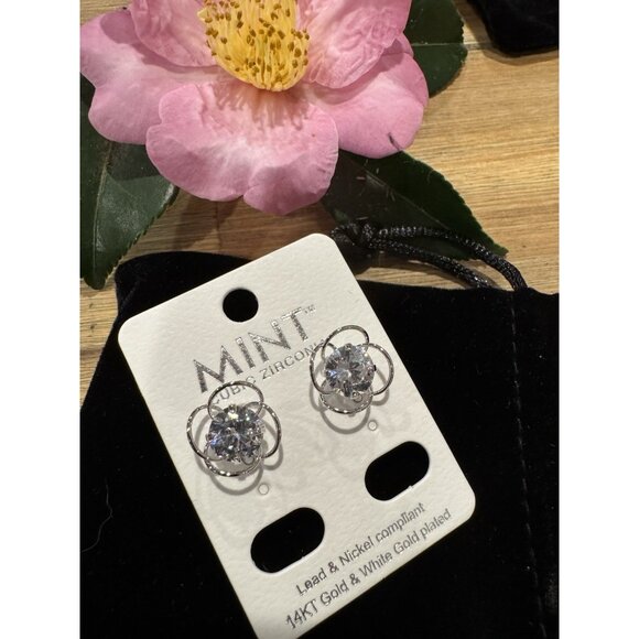 14KT White & Gold Plated Silvertone Flower CZ EARRINGS NEW W Gift Bag - Picture 2 of 6